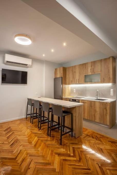 Karolou Ntil- Ground Floor Suite Солун Екстериор снимка